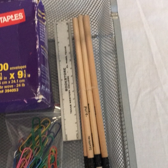 Silver mesh letter tray and office supplies - Picture 5 of 5